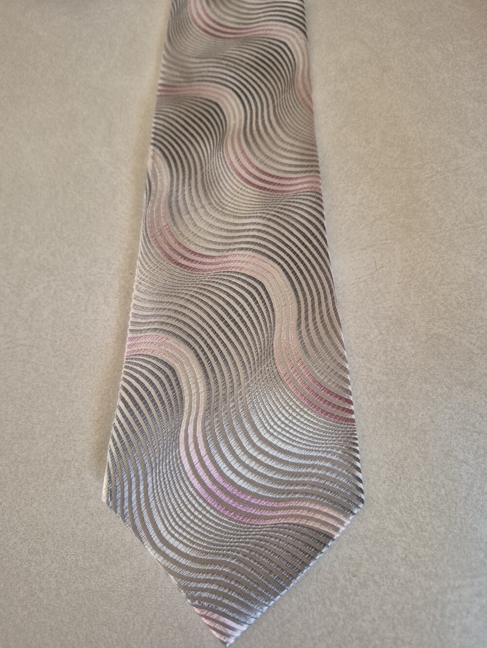 Claiborne  100% Silver Tie with Pink Wave Pattern